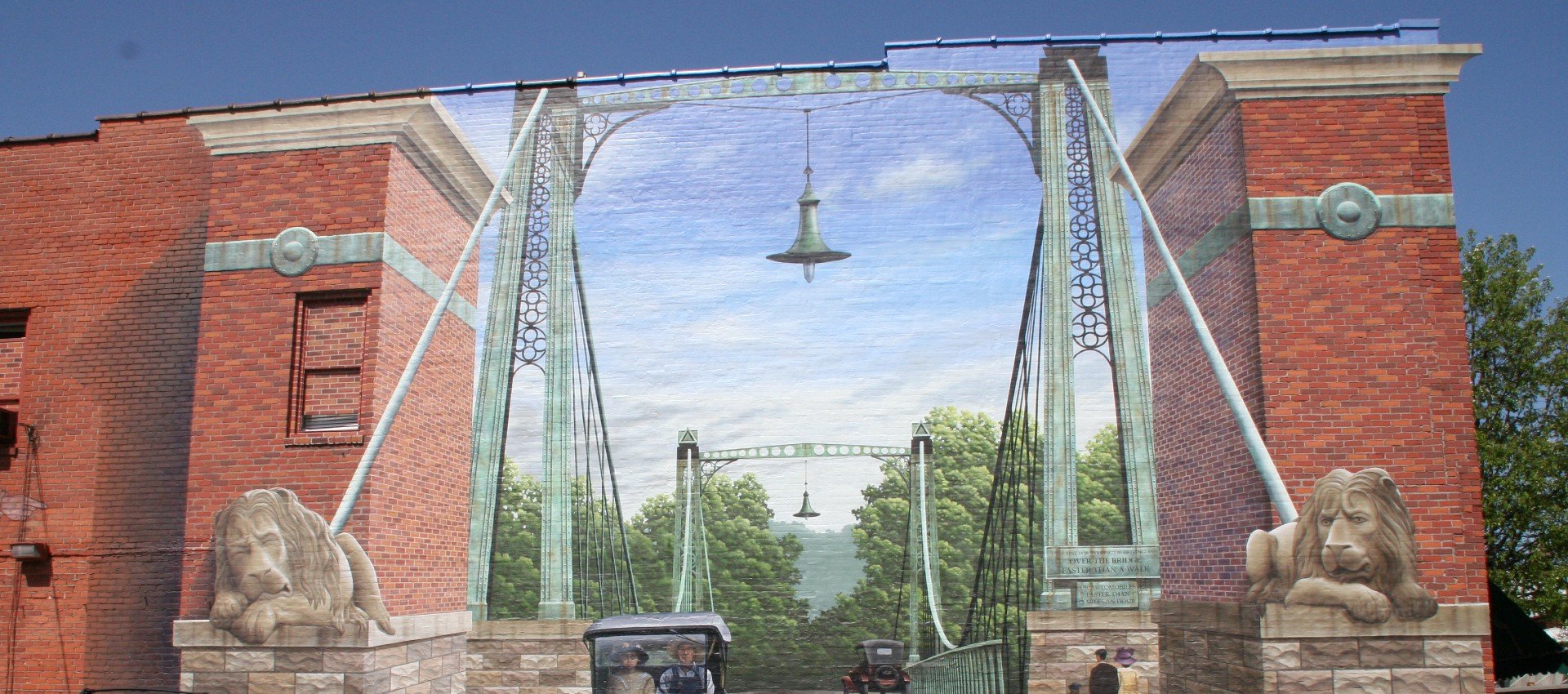 Suspension mural